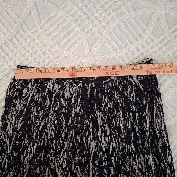 Coldwater Creek Womens Medium Black White Abstract Print Chiffon Midi Skirt - Picture 3 of 7